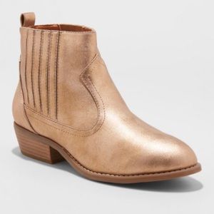 Western ankle boot